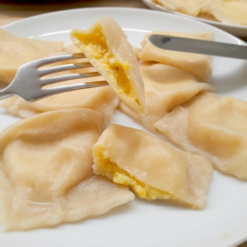 Pierogi z dynią i trzema serami.