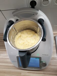 Thermomix się opłaca - masa na placki ziemniaczane w 30 sekund! Warto zrobić tani obiad w domu